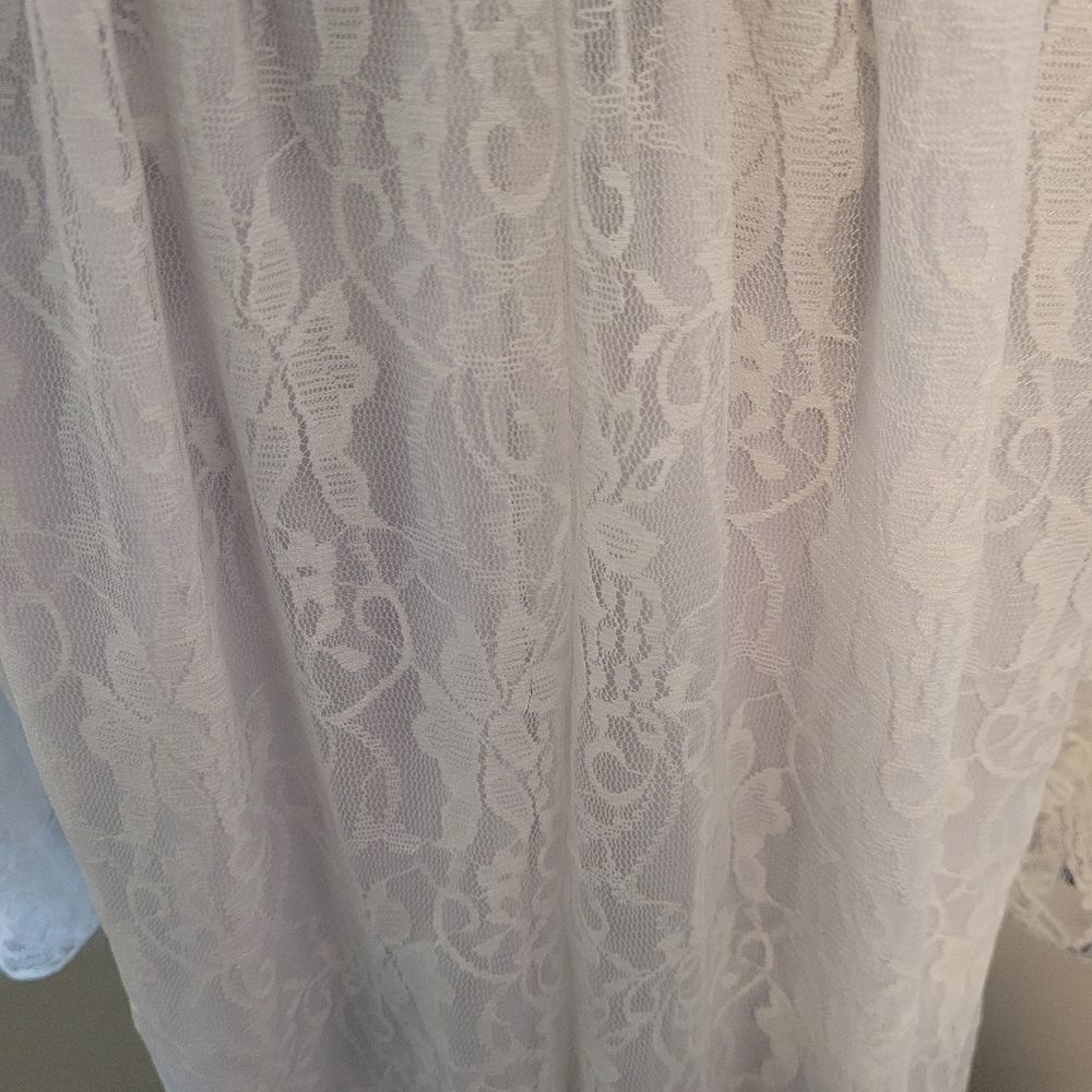 NWT Brittany Black floral lace top‎ - Picture 4 of 7